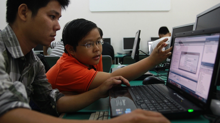 Meeting a Vietnamese child prodigy of electronics