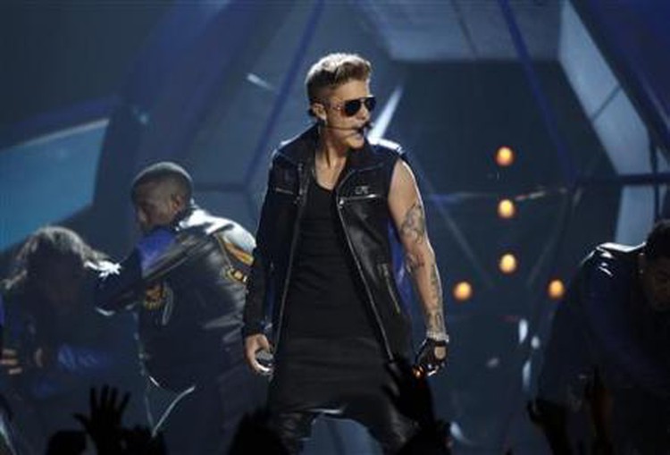 Justin Bieber, Taylor Swift big winners at Billboard Awards