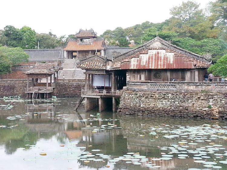 Tu Duc Mausoleum still open during upgrade