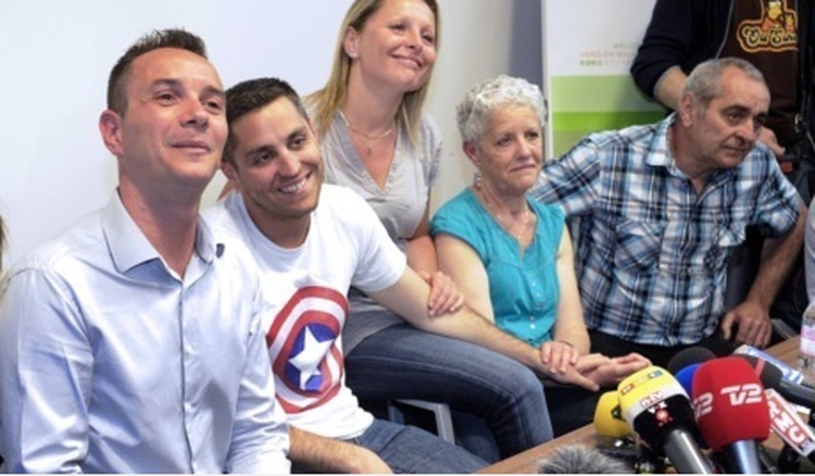 Gay couple ties the knot in France's first gay marriage