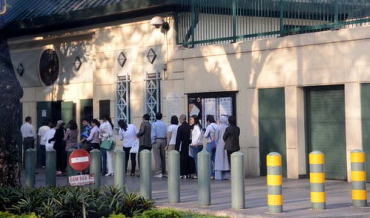 What do ex-workers at US consulate in HCMC say?