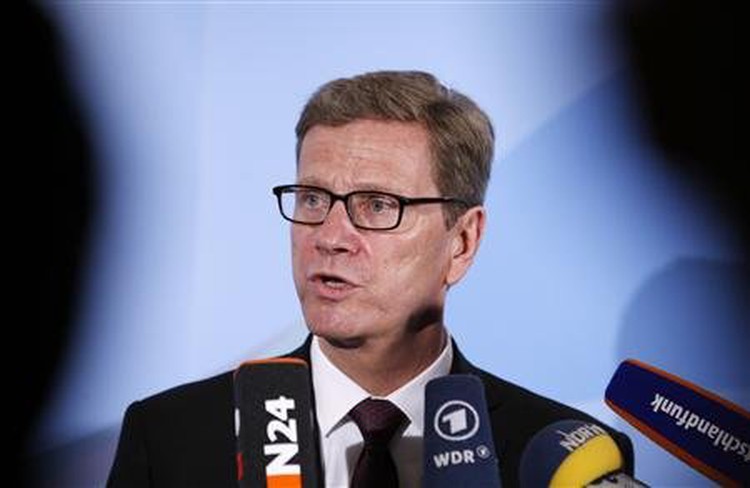 Nations line up to sign U.N. arms trade treaty, U.S. not yet