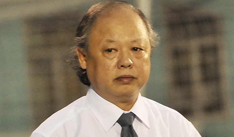 Referee chiefs suspended for alleged football bribery