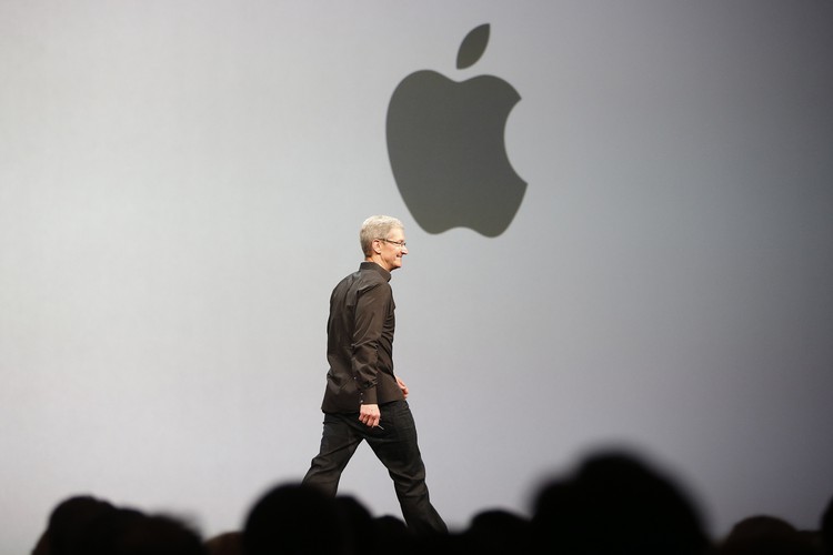 Apple slumps below $400 after analyst comments