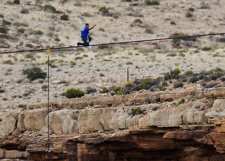 US daredevil completes Grand Canyon tightrope walk