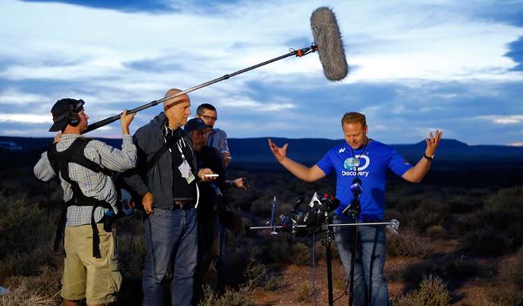Daredevil Nik Wallenda completes high-wire walk across Grand Canyon