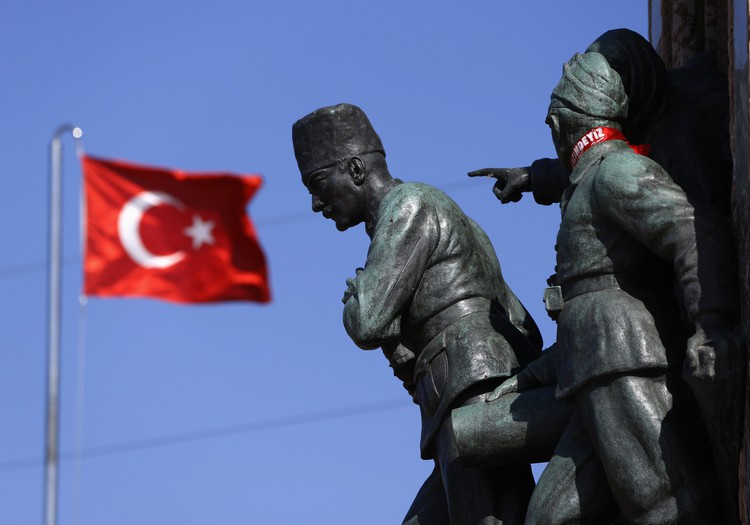 BBC concerned over Ankara mayor's Twitter campaign