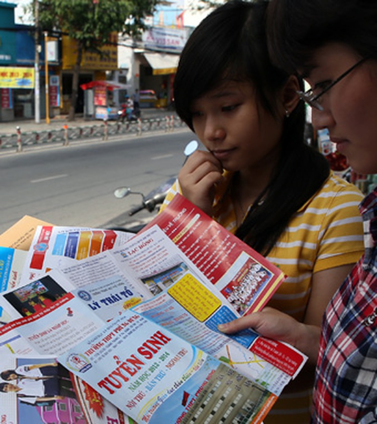 Private schools lure applicants by hook or by crook