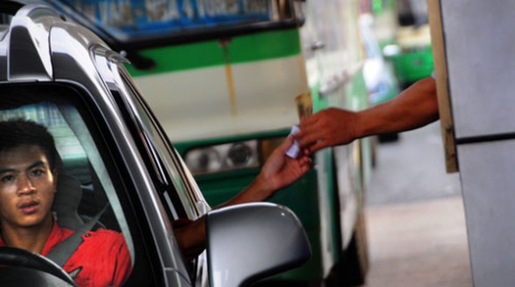 Car owners who haven’t paid road fee face fine today