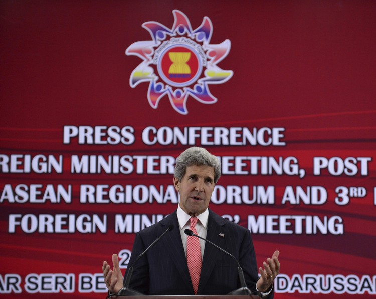 Kerry presses China, Southeast Asia to ease sea tensions