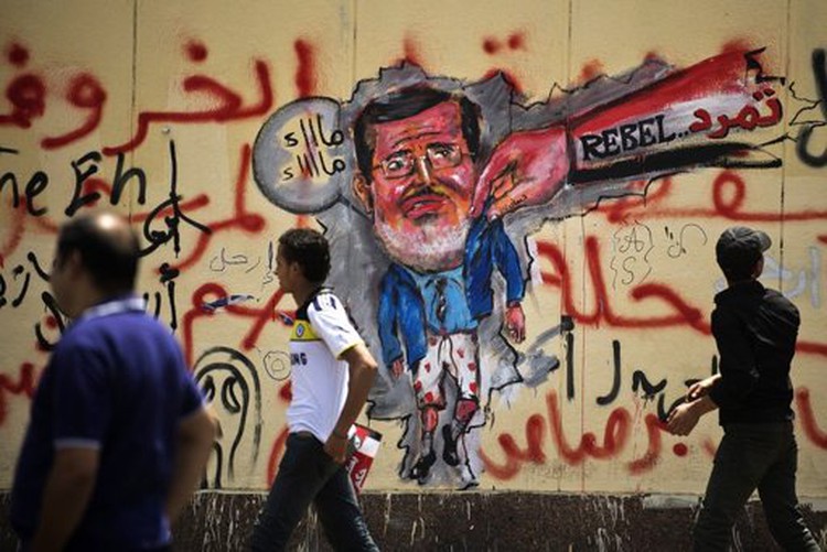 Egypt opposition gives Morsi day to quit