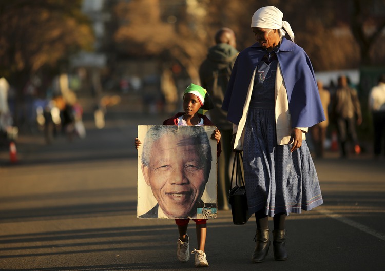 Mandela doctors advised family to turn off life support