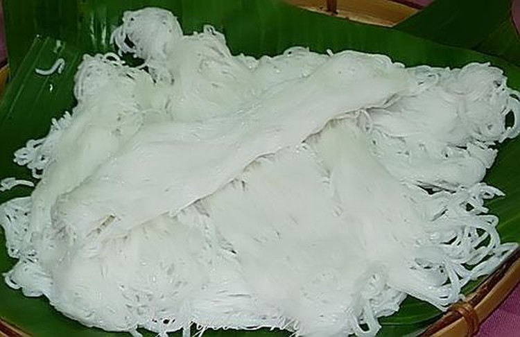 Rice noodle makers fined for using banned chemicals