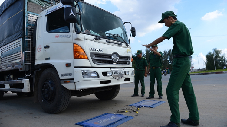 How to handle overloading by vehicles?