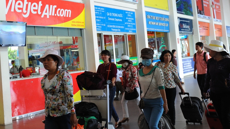 Birds repeatedly collide with Vietjet Air aircraft