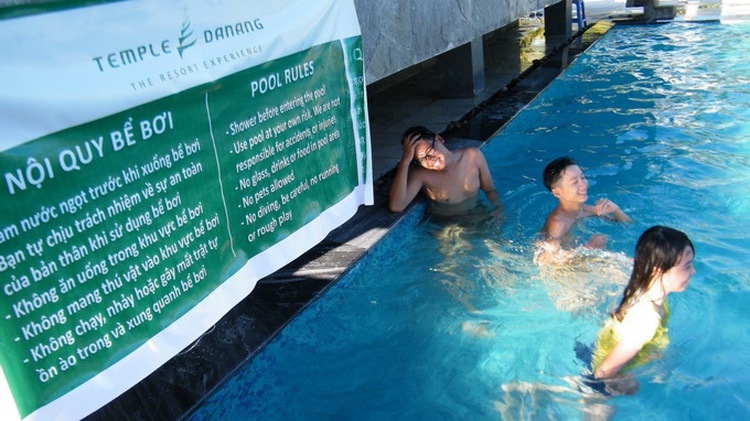 Student drowns in restaurant’s swimming pool