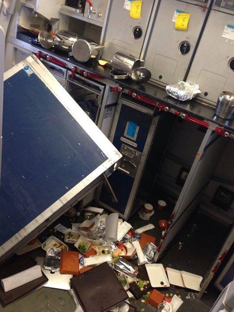 Air turbulence causes VNA plane to drop 122m, one slightly injured