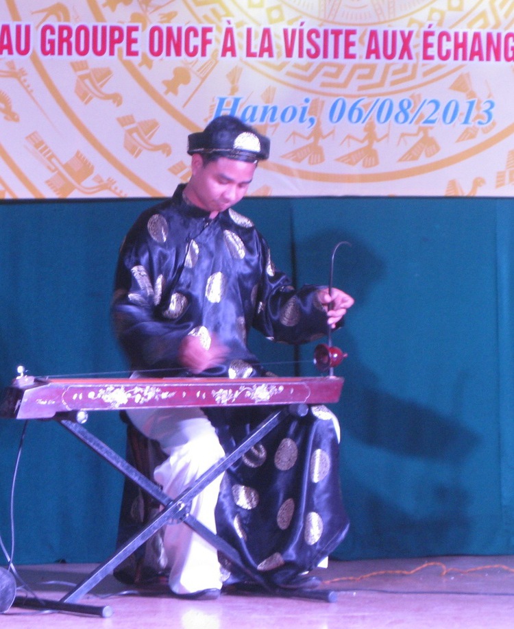 Tourists delighted at southern traditional music