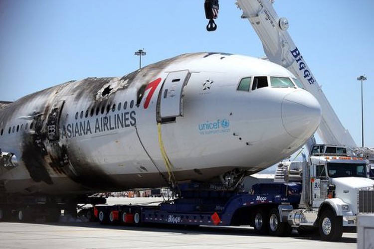 Malaysian Airline shares hit record low after jet disappearance