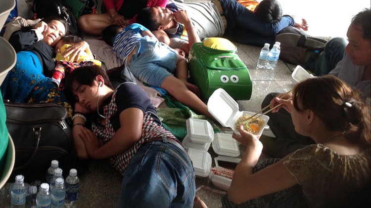 Passengers sleepless at airport as VietJet Air cancels flight