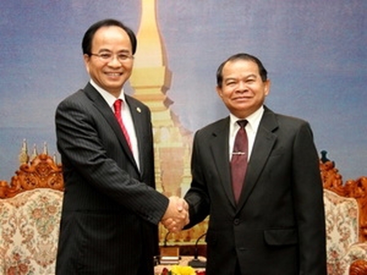 HCMC to help Vientiane develop telecom sector