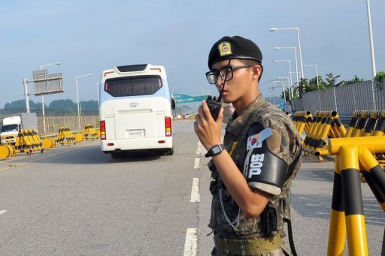 Two Koreas agree to re-open joint industrial park