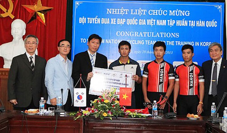 S.Korea sponsors Vietnam track cycling