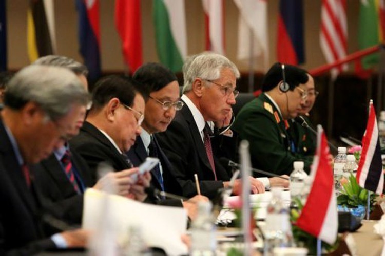 Hagel issues warning over Asian maritime disputes