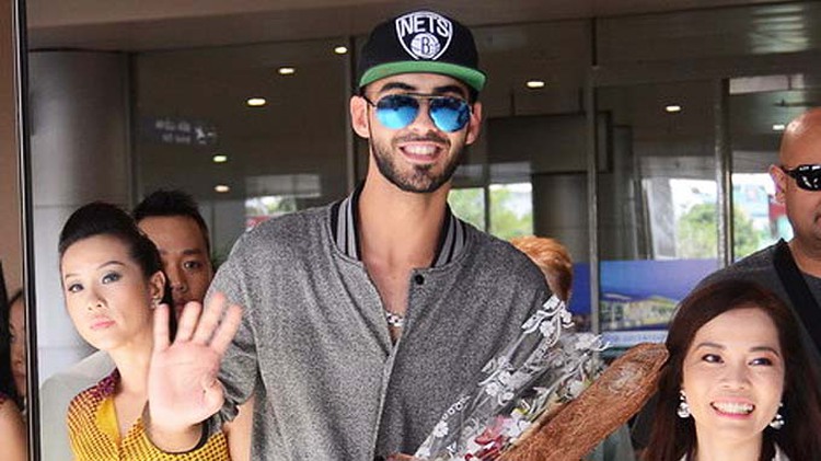 Readers wonder why Arab hottie invited