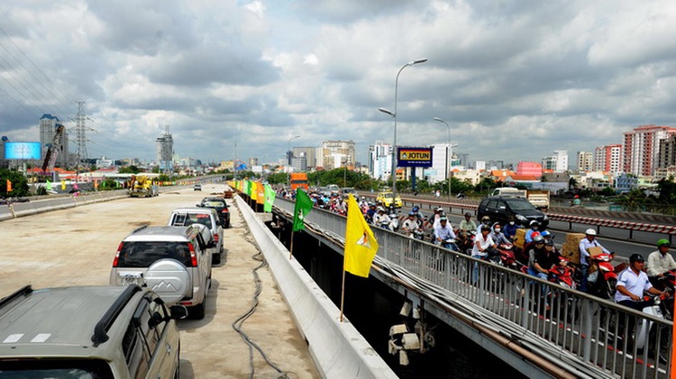 Saigon 2 Bridge to open for traffic in November