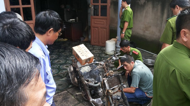 Fire in locked house kills two teen girls