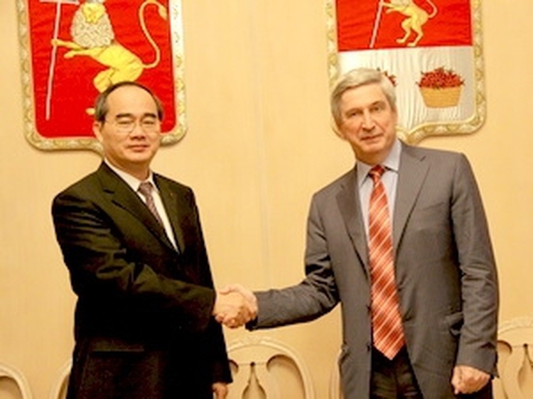 Vietnam, Russia pledge to step up economic ties
