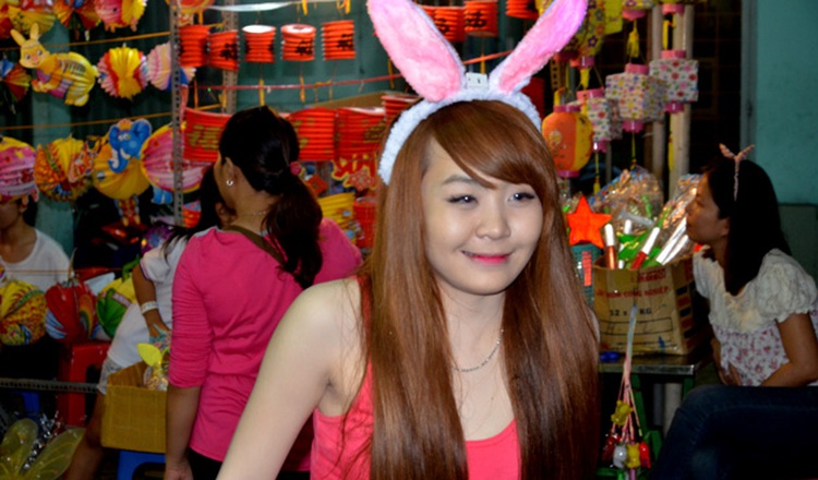 The Colors of Lantern Street in Chinatown