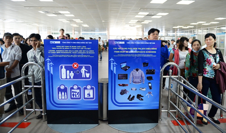 Petty jokes about bombs at Vietnam Airlines