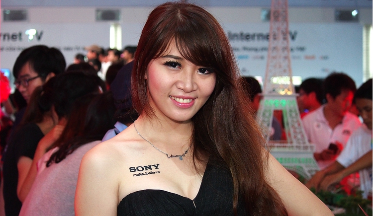 Electronics expo lures thousands young tech manias