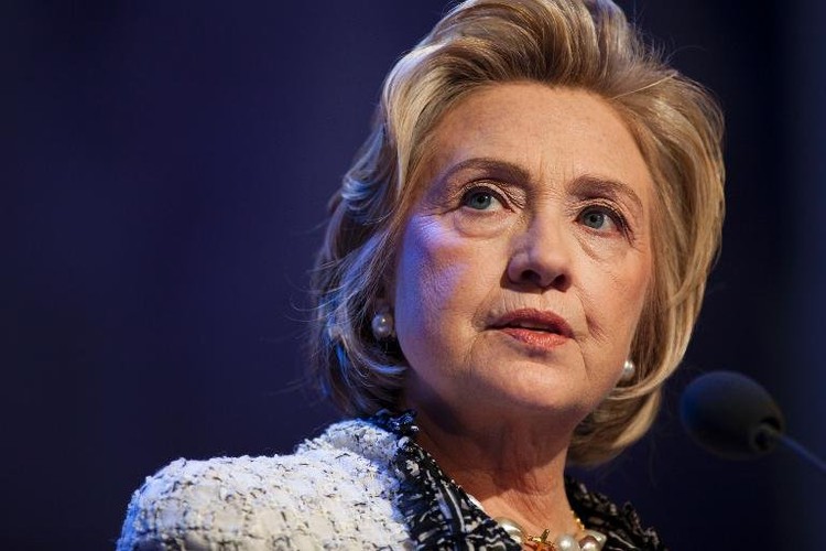 Clinton says will decide White House run early 2015