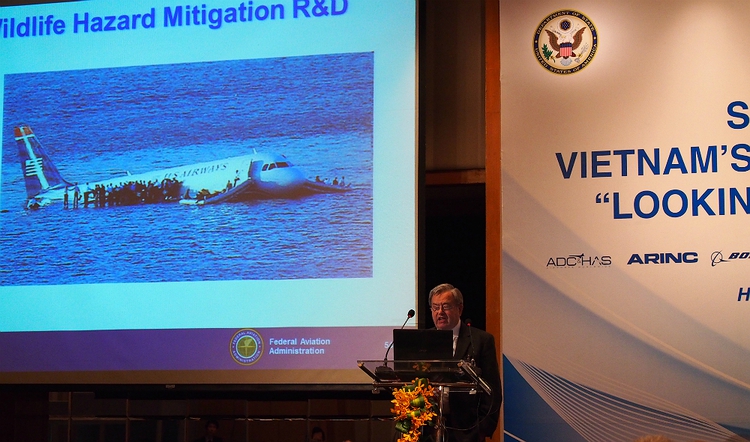 Vietnam, US eye increasing cooperation in aviation