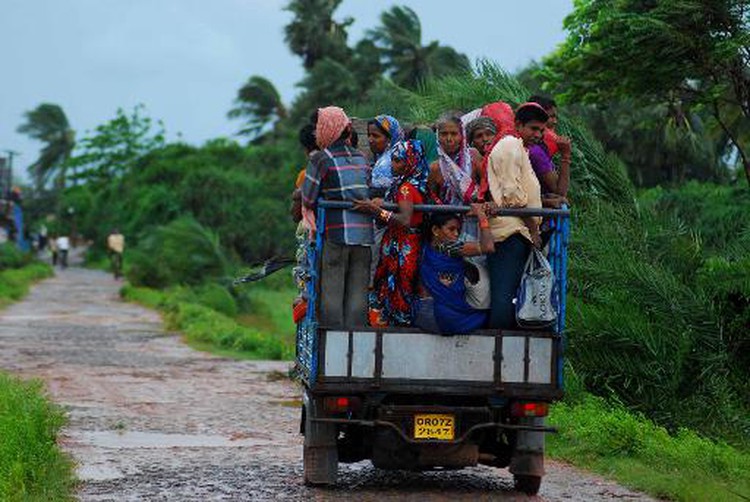 Killer Indian cyclone wreaks havoc, 1 million evacuated