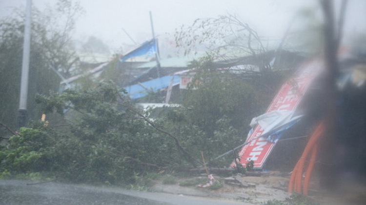 Typhoon ravages Quang Nam-Da Nang, at least 4 dead