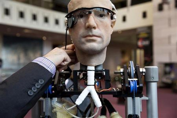 'Bionic man' makes debut at Washington's Air and Space Museum
