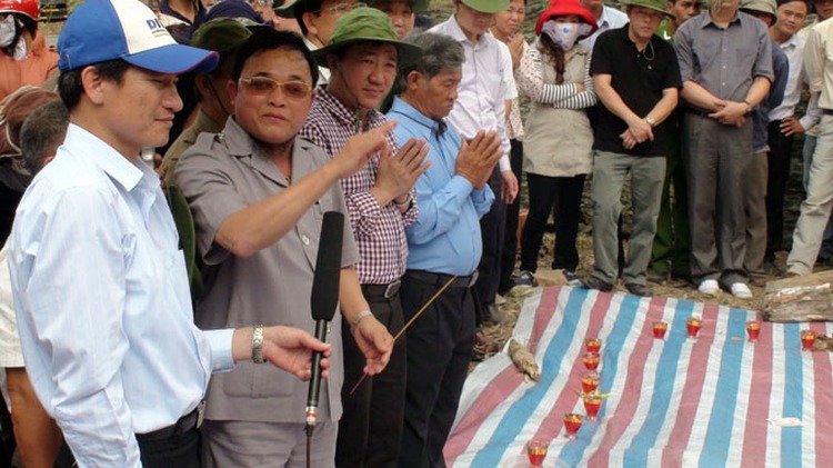 Bank explains hiring 'telepath' to search for soldiers' remains