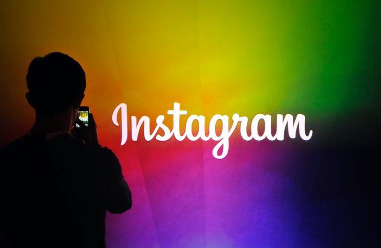 Instagram starts showing ads