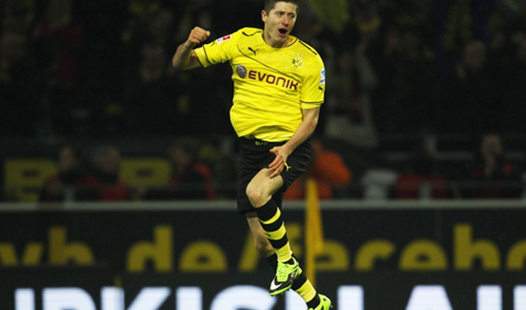 Dortmund flatten Stuttgart 6-1 with Lewandowski hat-trick