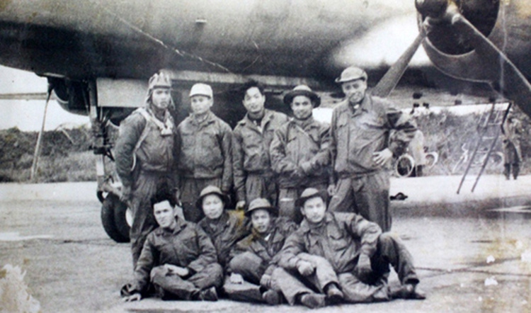 Airdropping supplies during a dangerous mission in Hue