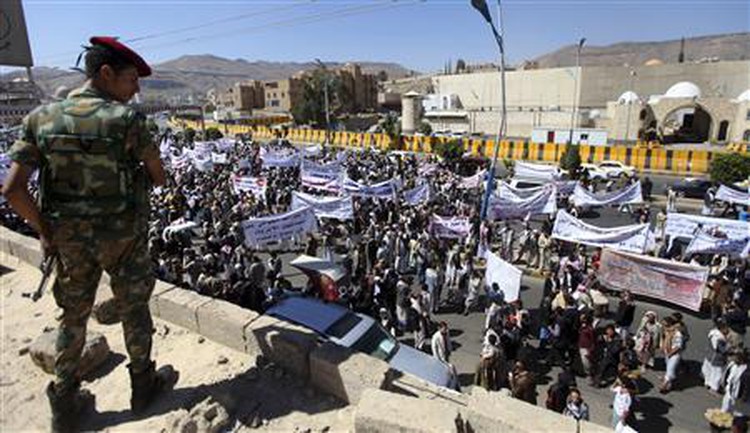 Overnight shelling takes death toll in north Yemen to 100, say Salafis