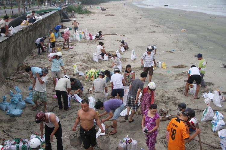 Typhoon Haiyan forces mass evacuations in Vietnam