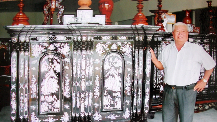 The master carpenter of altar cabinets