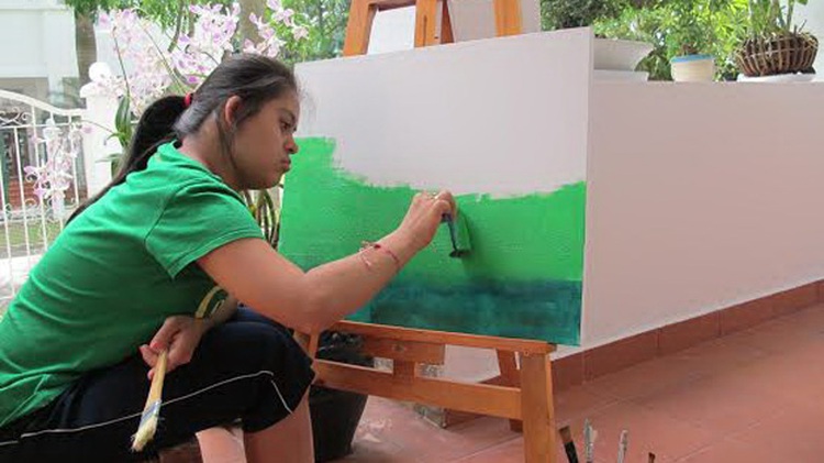 Girl with Down Syndrome sells her paintings to help disabled kids