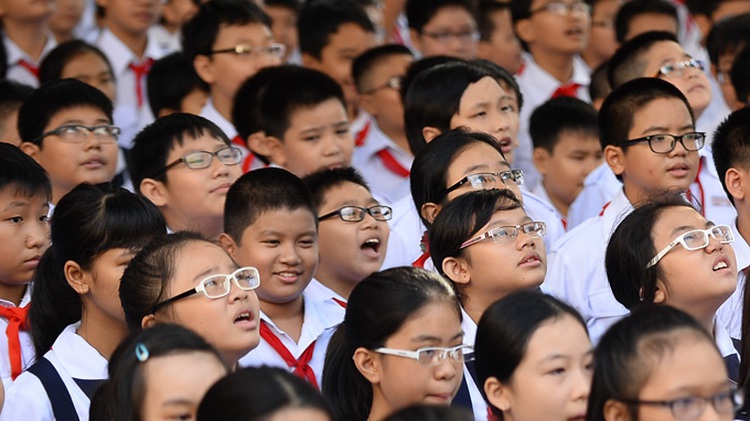 Half of HCMC middle school students near-sighted: survey
