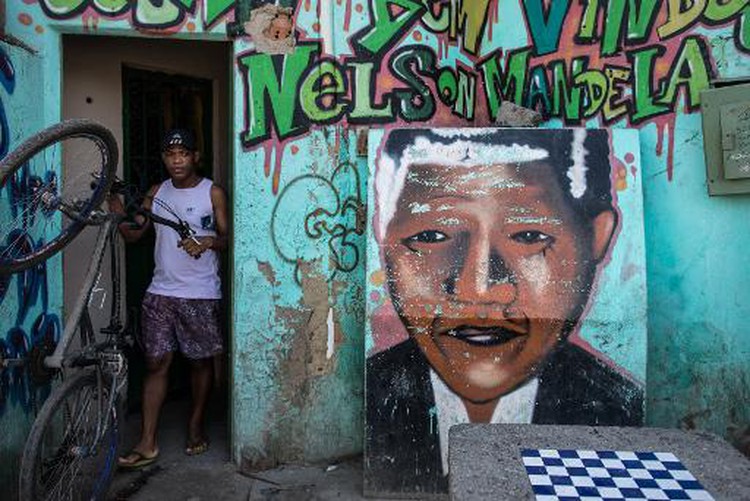Fond memories in Brazil's Nelson Mandela favela